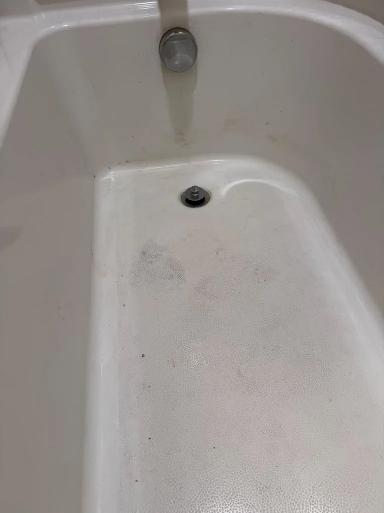 Bathtub before cleaning