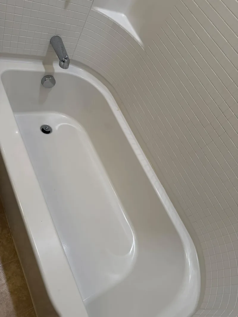Bathtub after cleaning